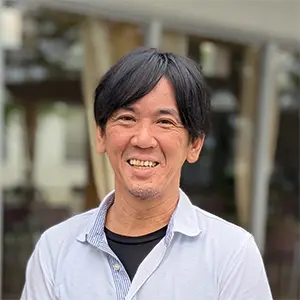 職員 杵谷さんの顔写真