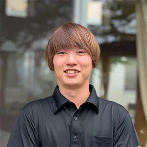 職員 中川さんの顔写真