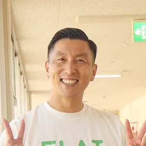 コミュニティスペース FLAT（出張型運動あそび教室 講師）服部さんの顔写真